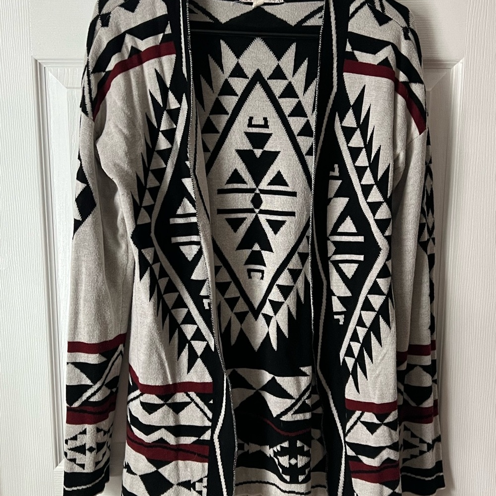 Geometric Patterned Cardigan in Black and Cream
